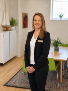 Ann-Charlotte Persson, fastighetsmäklarassistent och visningsvärdinna i Limhamn och Malmö
